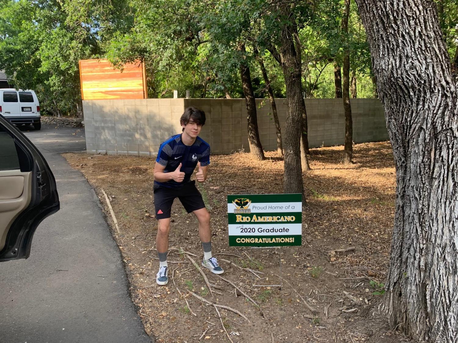 Class of COVID-19 Receive Yard Signs