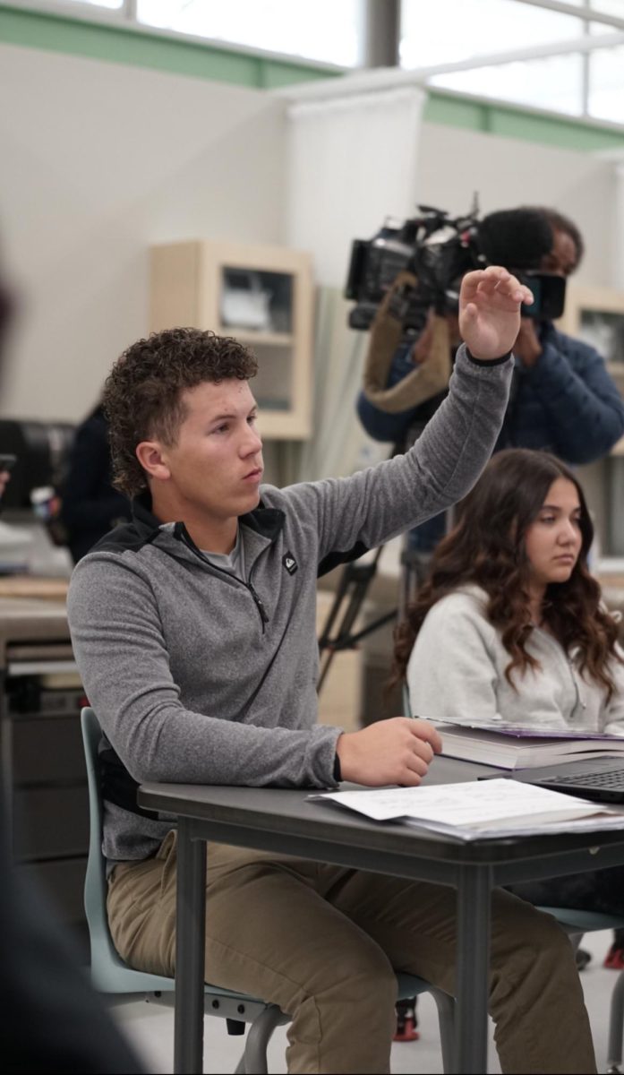 Medical careers students speak during Xavier Becerra's visit.