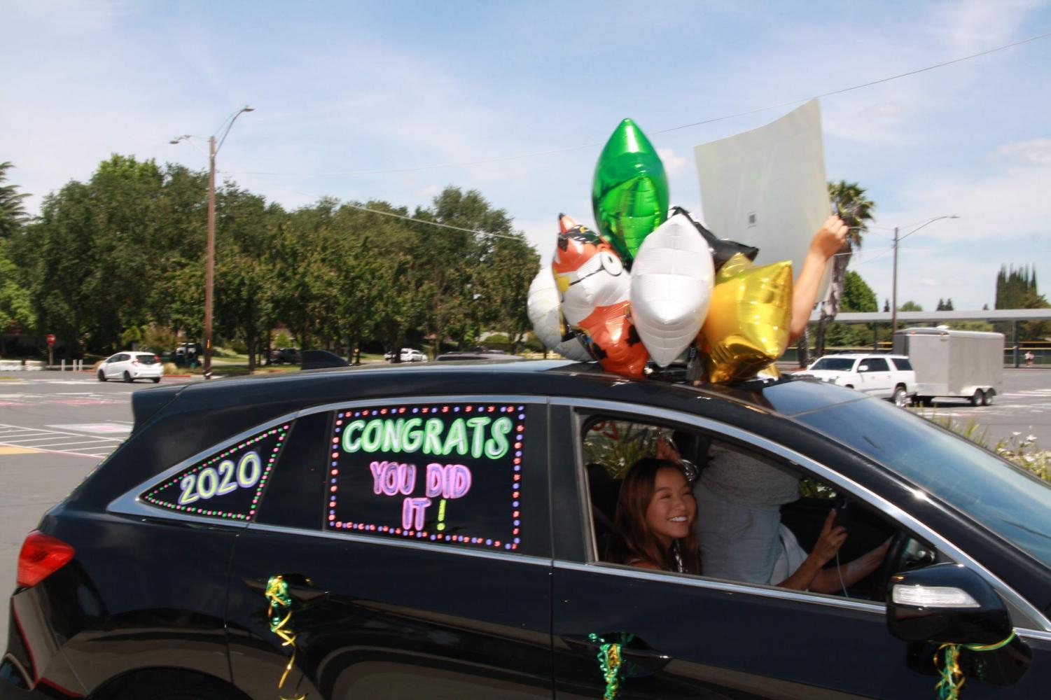 Senior Award/Cap and Gown Pickup