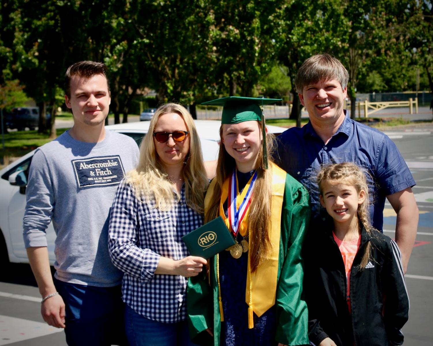 Senior Award/Cap and Gown Pickup