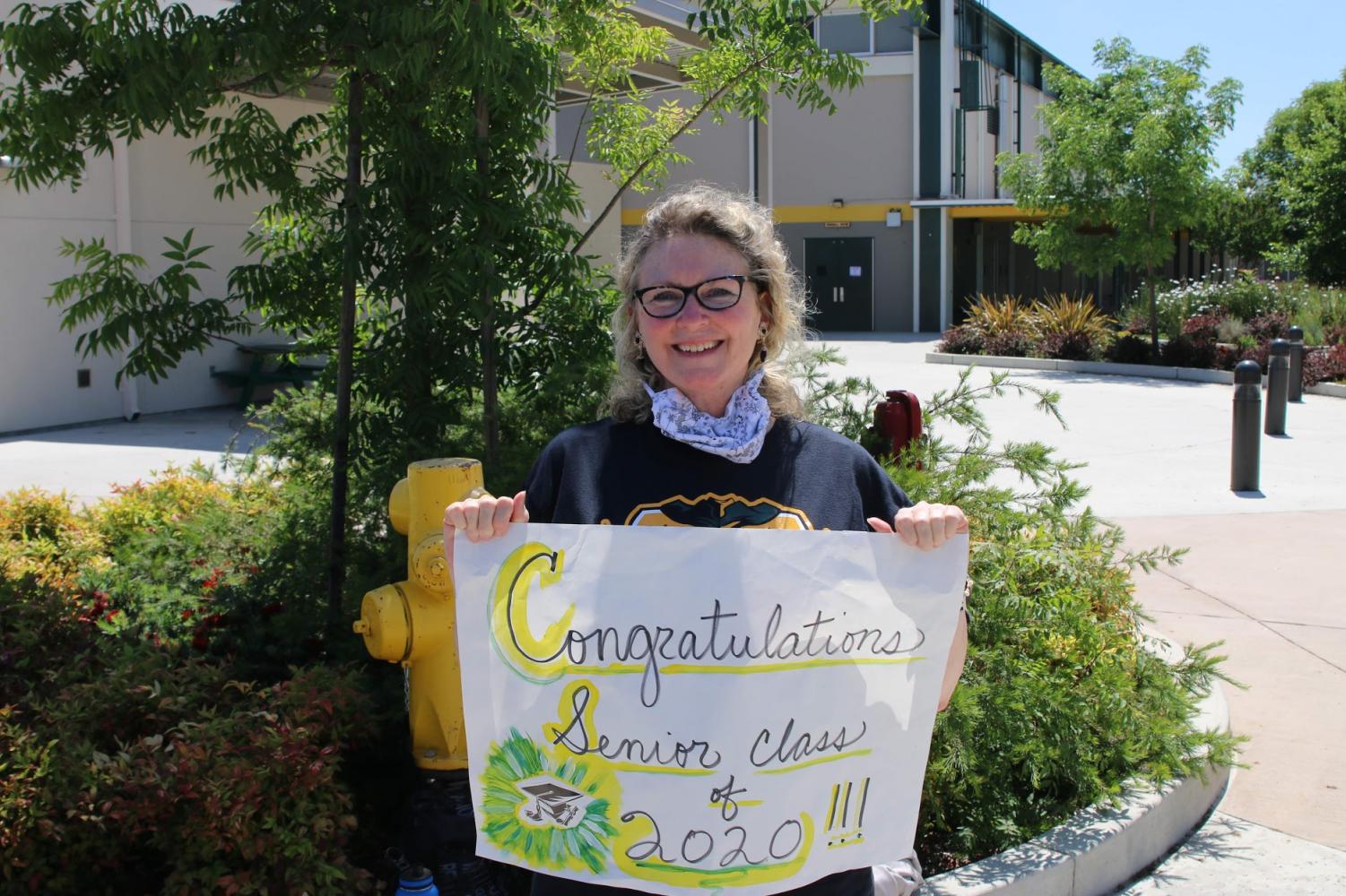 Senior Award/Cap and Gown Pickup