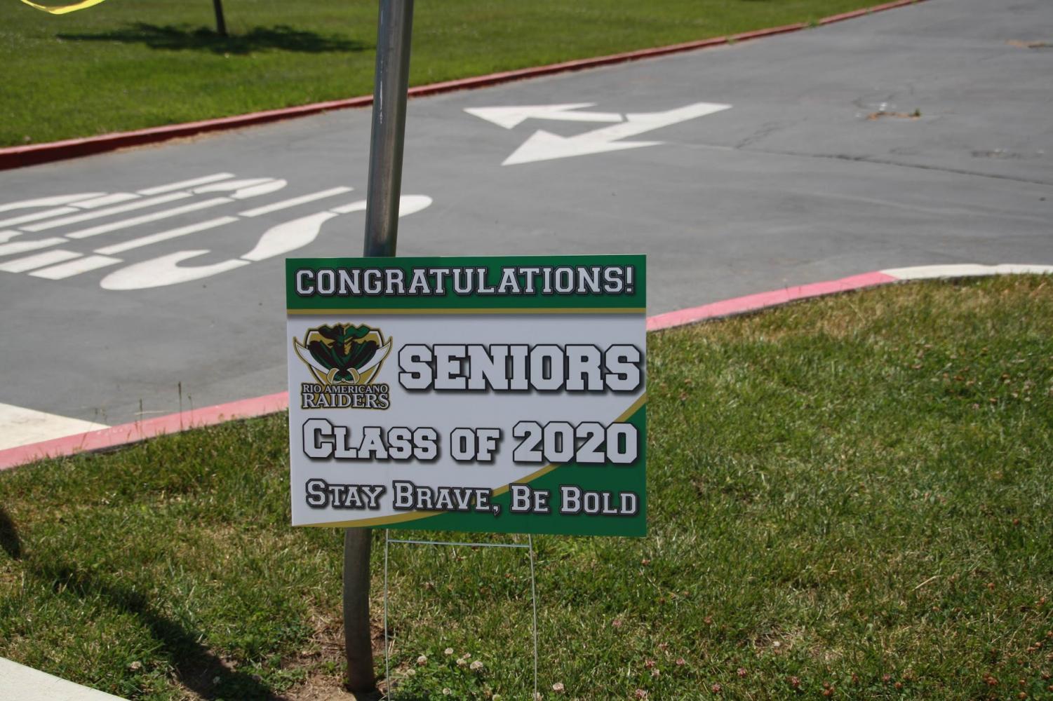 Senior Award/Cap and Gown Pickup