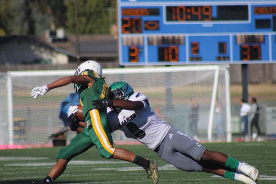 Savion Ponce expertly escapes a tackle from an El Camino defender.