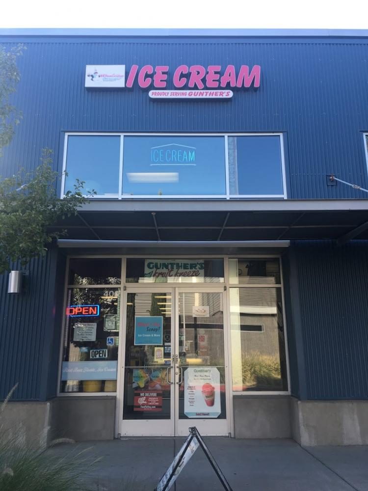 Exterior of the ice cream shop on Folsom Blvd.